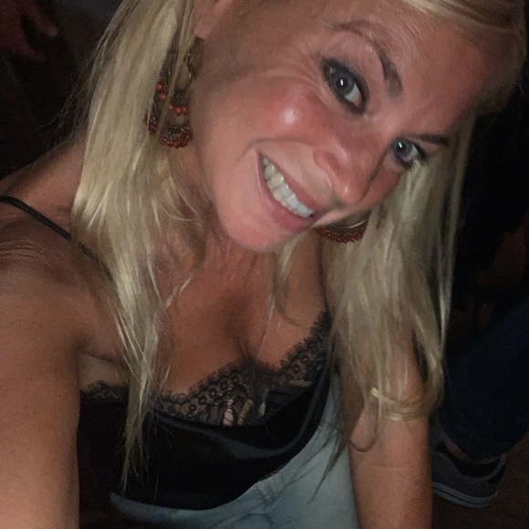 ❤️just a girl who likes clothes❤️ - Picture 3 of 9